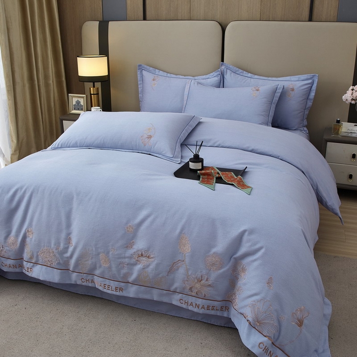 91家纺网 家纺一手货源 找家纺 雲归梦 2025新款全棉加厚磨毛绣花宽边工艺四件套-南法凤情 南法凤情-浅蓝