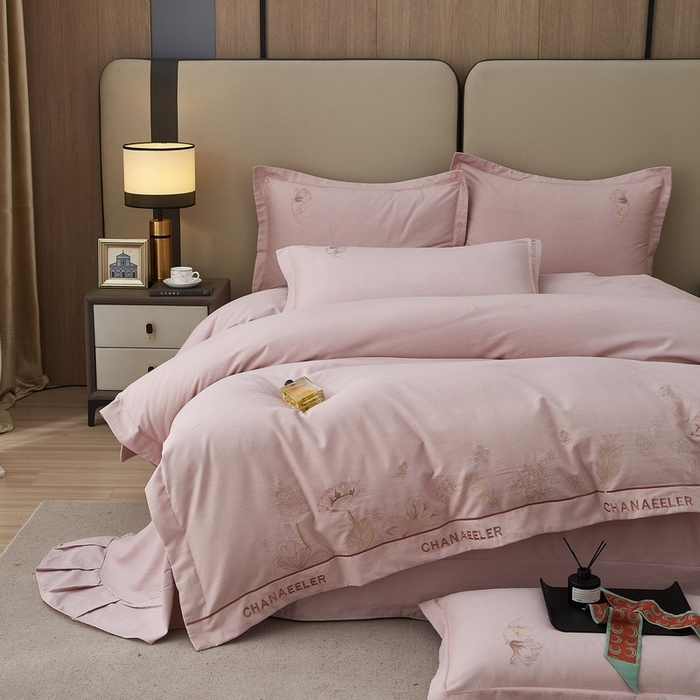 91家纺网 家纺一手货源 找家纺 雲归梦 2025新款全棉加厚磨毛绣花宽边工艺四件套-南法凤情 南法凤情-浅紫