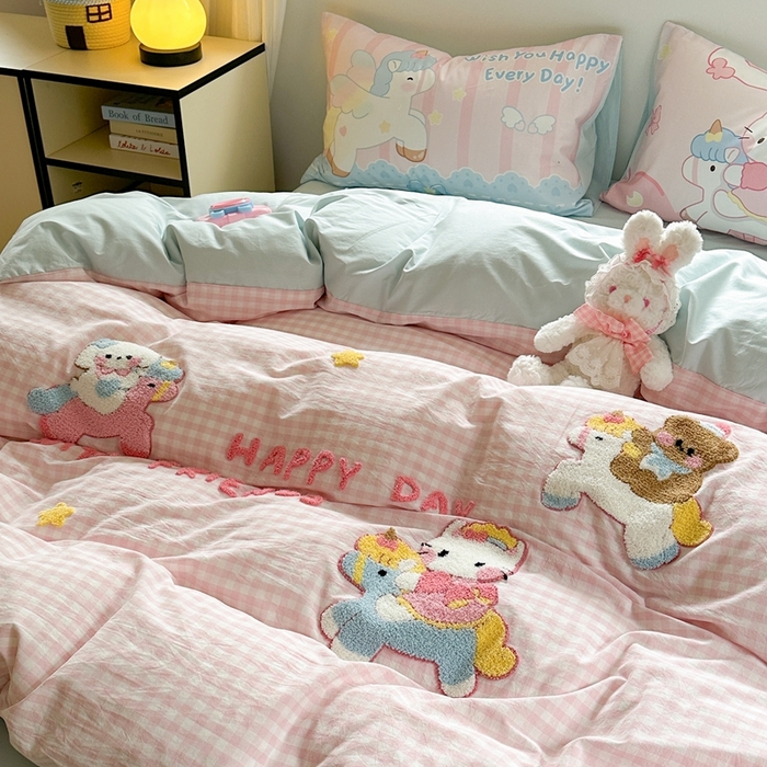 91家纺网 家纺一手货源 找家纺 柚子YOUTH 2025新款水洗棉条格毛巾绣四件套 木马kitty