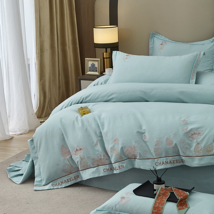 91家纺网 家纺一手货源 找家纺 雲归梦 2025新款全棉加厚磨毛绣花宽边工艺四件套-南法凤情 南法凤情-灰绿