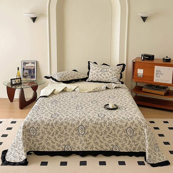 91家纺网 家纺一手货源 找家纺 美梦家纺 2025新款法式赫本风水洗棉床盖四件套系列 赫本风·澜音花香