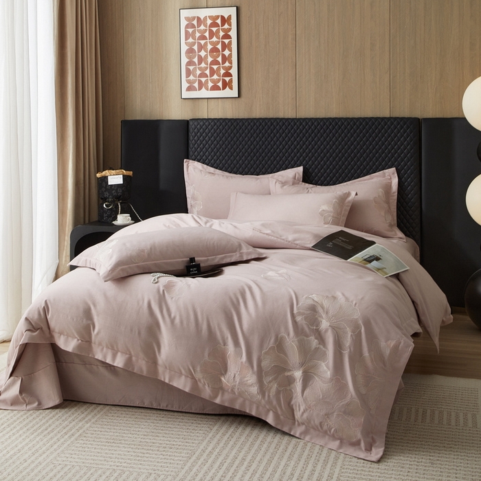 91家纺网 家纺一手货源 找家纺 雲归梦 2025新款全棉加厚磨毛绣花宽边工艺四件套-璀璨人生 璀璨人生-浅紫