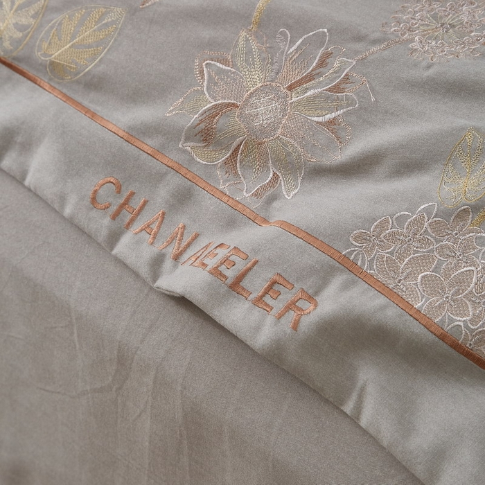 91家纺网 家纺一手货源 找家纺 雲归梦 2025新款全棉加厚磨毛绣花宽边工艺四件套-南法凤情 南法凤情-灰