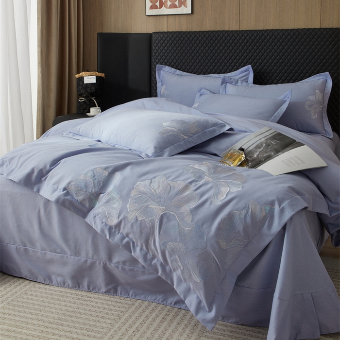 91家纺网 家纺一手货源 找家纺 雲归梦 2025新款全棉加厚磨毛绣花宽边工艺四件套-璀璨人生 璀璨人生-浅蓝