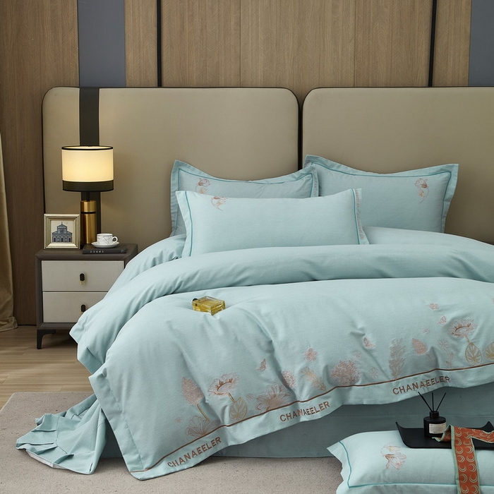 91家纺网 家纺一手货源 找家纺 雲归梦 2025新款全棉加厚磨毛绣花宽边工艺四件套-南法凤情 南法凤情-灰绿