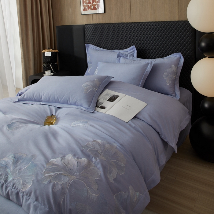 91家纺网 家纺一手货源 找家纺 雲归梦 2025新款全棉加厚磨毛绣花宽边工艺四件套-璀璨人生 璀璨人生-浅蓝