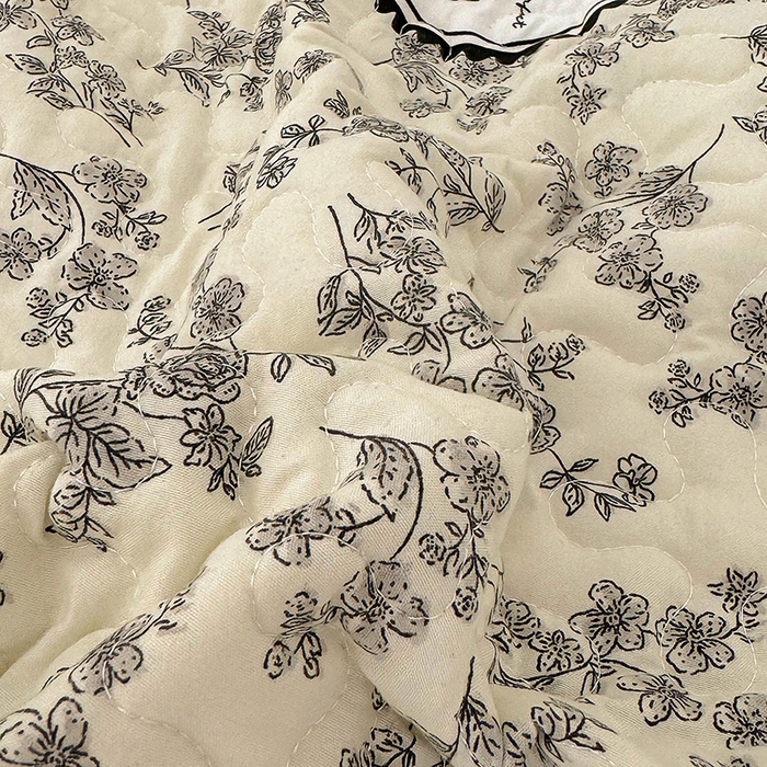 91家纺网 家纺一手货源 找家纺 美梦家纺 2025新款法式赫本风水洗棉床盖四件套系列 赫本风·澜音花香