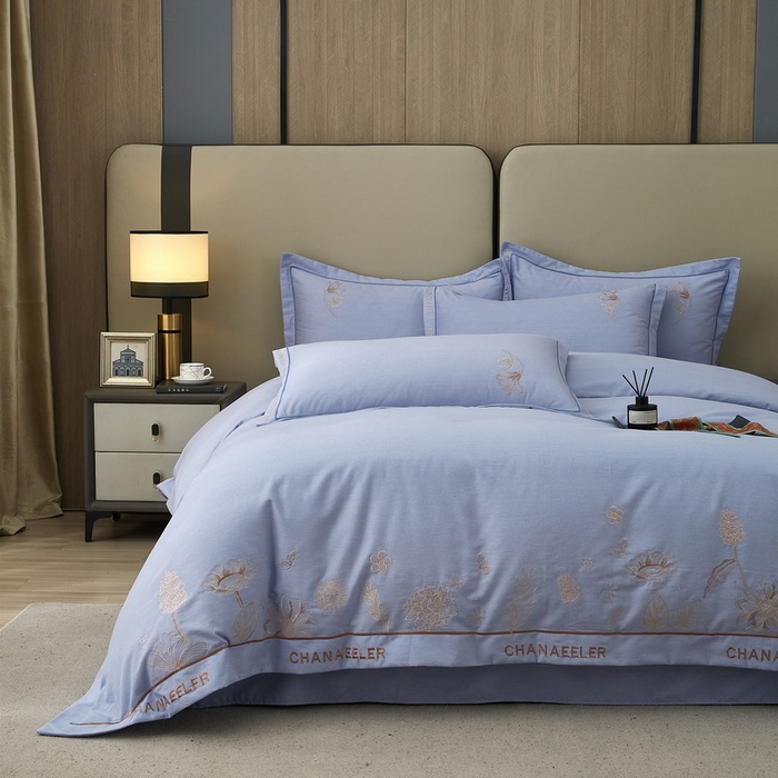 91家纺网 家纺一手货源 找家纺 雲归梦 2025新款全棉加厚磨毛绣花宽边工艺四件套-南法凤情 南法凤情-浅蓝