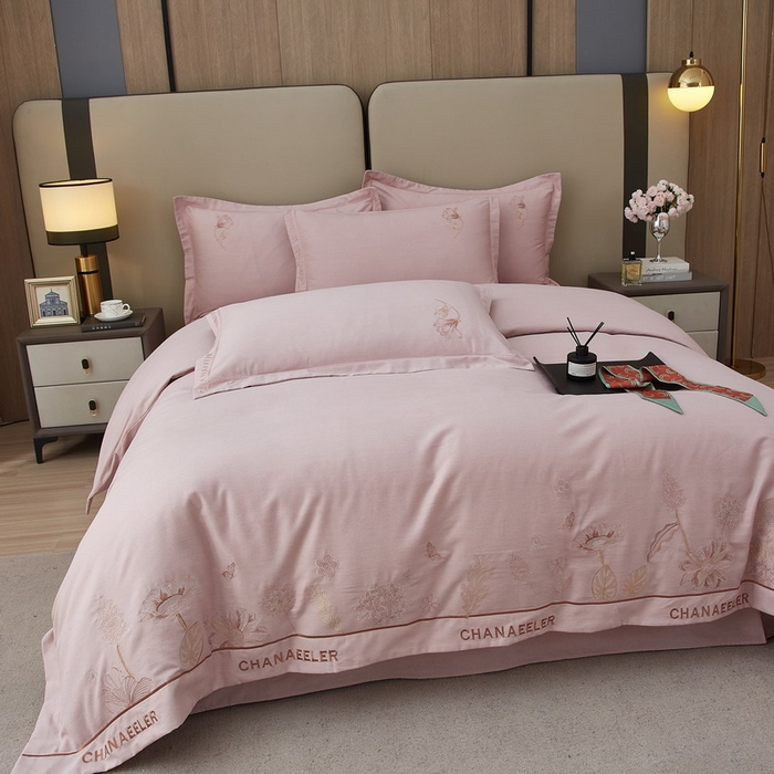 91家纺网 家纺一手货源 找家纺 雲归梦 2025新款全棉加厚磨毛绣花宽边工艺四件套-南法凤情 南法凤情-浅紫