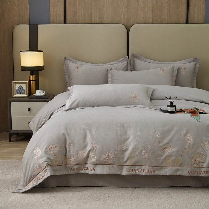 91家纺网 家纺一手货源 找家纺 雲归梦 2025新款全棉加厚磨毛绣花宽边工艺四件套-南法凤情 南法凤情-灰