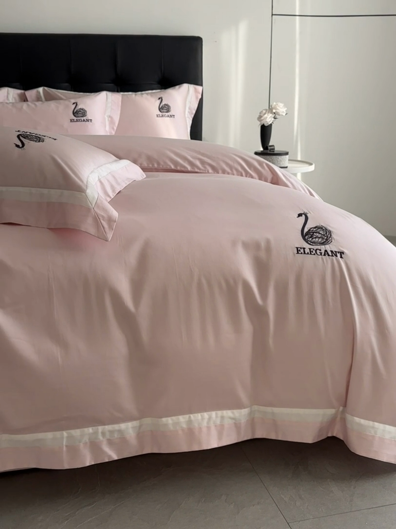 91家纺网 家纺一手货源 找家纺 618家纺 2025新款A类60S100支全棉纯棉四件套-天鹅之舞 天鹅之舞-淡粉