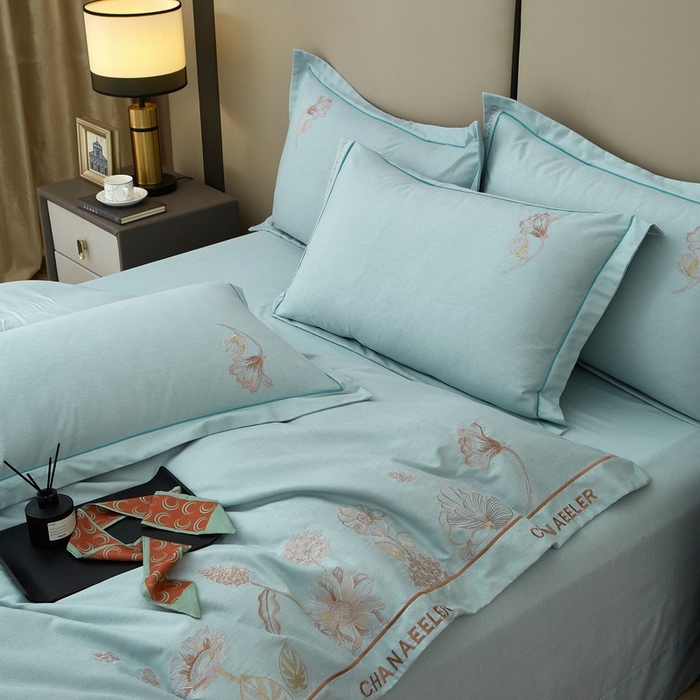 91家纺网 家纺一手货源 找家纺 雲归梦 2025新款全棉加厚磨毛绣花宽边工艺四件套-南法凤情 南法凤情-灰绿