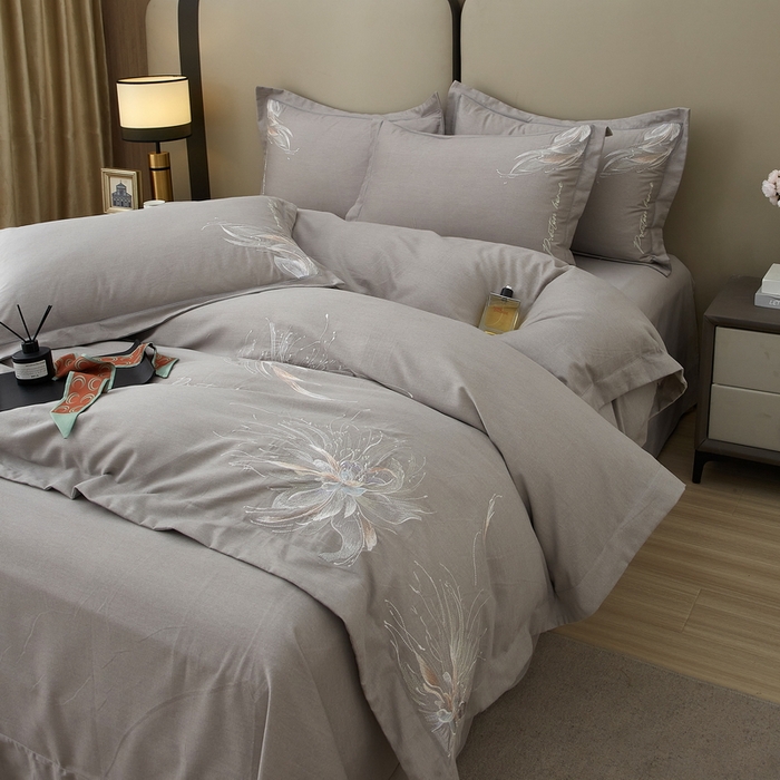 91家纺网 家纺一手货源 找家纺 雲归梦 2025新款全棉加厚磨毛绣花宽边工艺四件套-叶语情深 叶语情深-灰