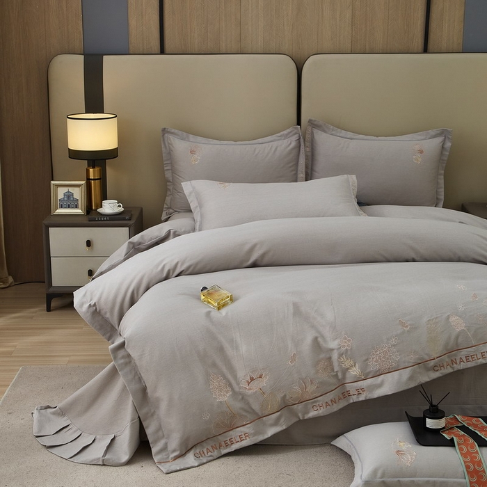 91家纺网 家纺一手货源 找家纺 雲归梦 2025新款全棉加厚磨毛绣花宽边工艺四件套-南法凤情 南法凤情-灰