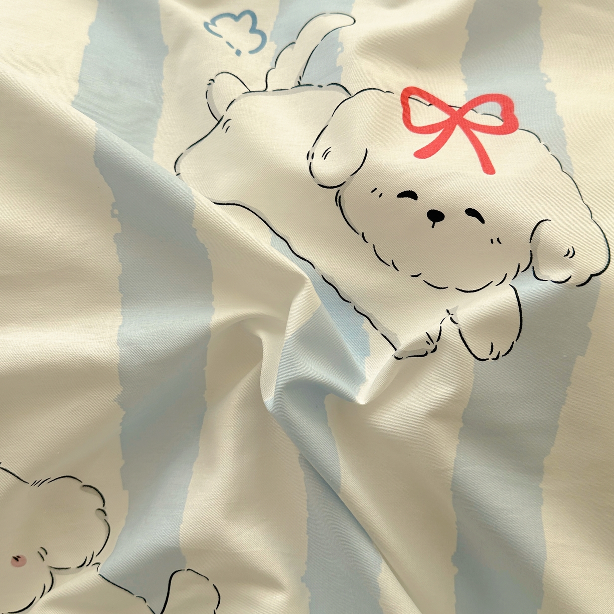 91家纺网 家纺一手货源 找家纺 希诺家居 2025新款全棉纯棉卡通小清新被套床笠四件套 樱桃小奶狗