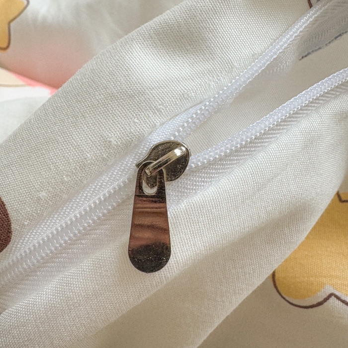 91家纺网 家纺一手货源 找家纺 温眠 2025新款亲肤柔软卡通印花水洗棉四件套 巴萨熊