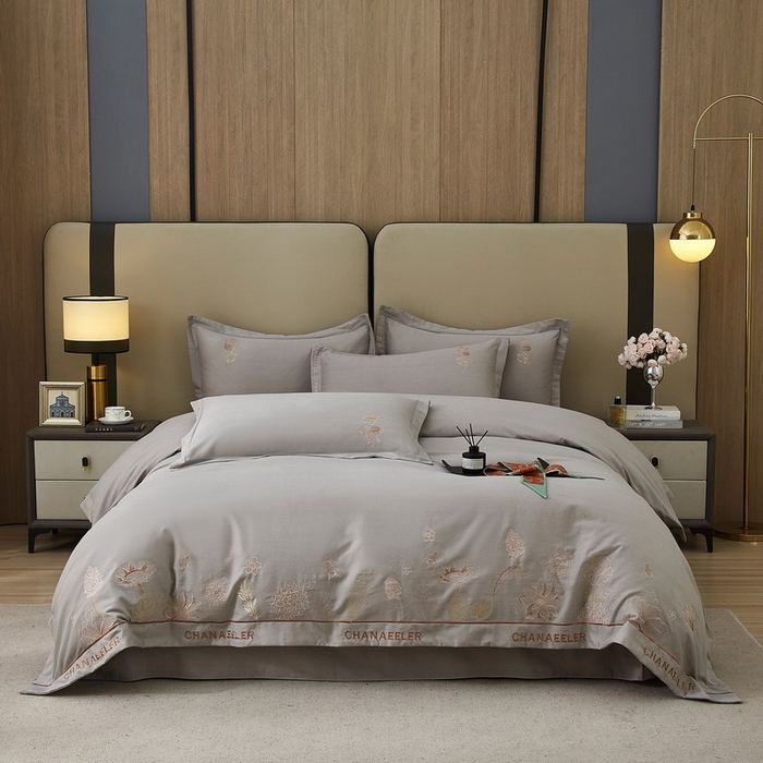 91家纺网 家纺一手货源 找家纺 雲归梦 2025新款全棉加厚磨毛绣花宽边工艺四件套-南法凤情 南法凤情-灰