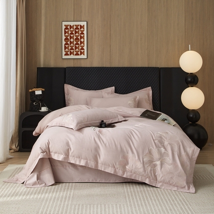 91家纺网 家纺一手货源 找家纺 雲归梦 2025新款全棉加厚磨毛绣花宽边工艺四件套-璀璨人生 璀璨人生-浅紫