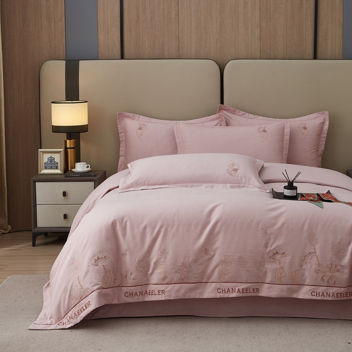 91家纺网 家纺一手货源 找家纺 雲归梦 2025新款全棉加厚磨毛绣花宽边工艺四件套-南法凤情 南法凤情-浅紫