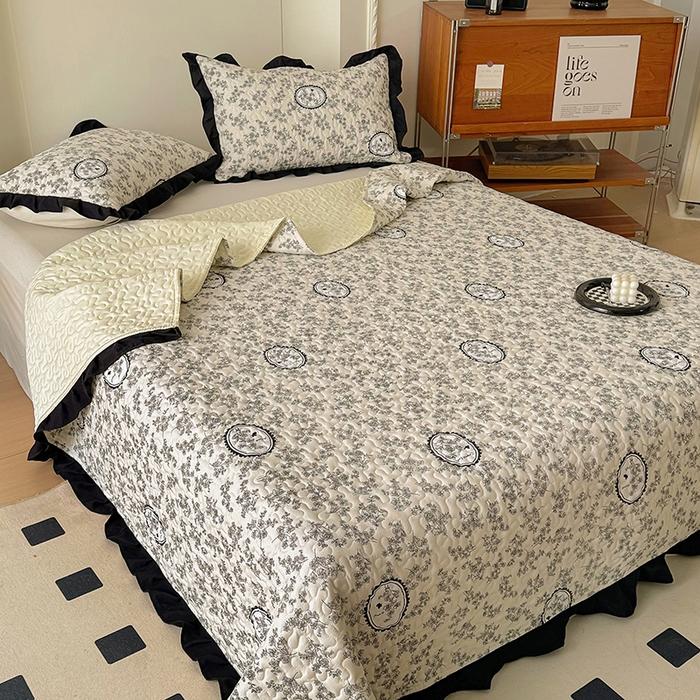 91家纺网 家纺一手货源 找家纺 美梦家纺 2025新款法式赫本风水洗棉床盖四件套系列 赫本风·澜音花香