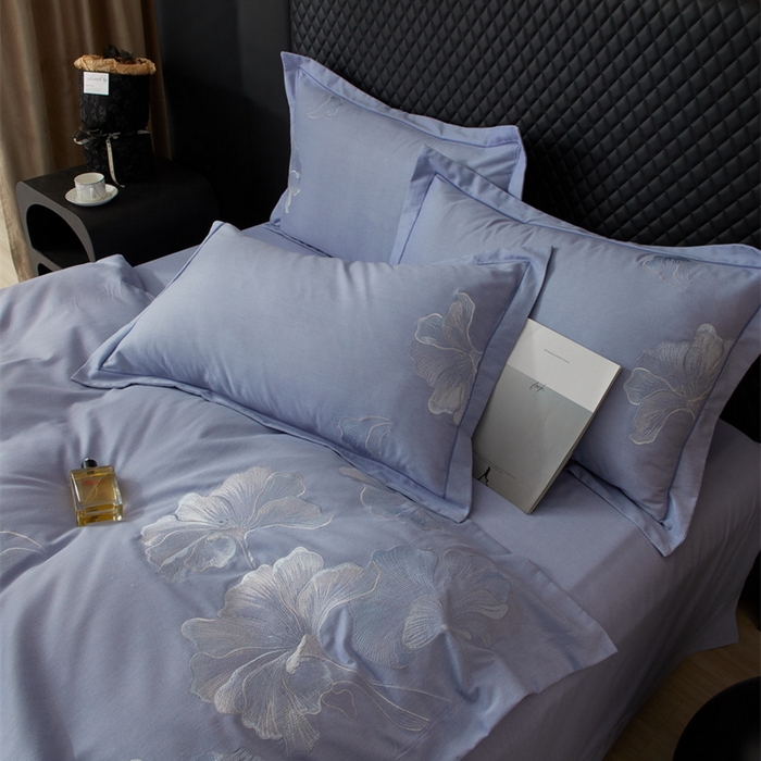 91家纺网 家纺一手货源 找家纺 雲归梦 2025新款全棉加厚磨毛绣花宽边工艺四件套-璀璨人生 璀璨人生-浅蓝