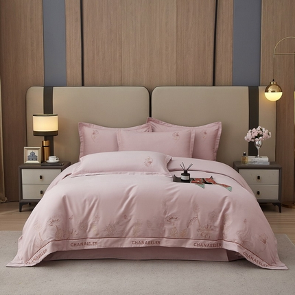 91家纺网 家纺一手货源 找家纺 雲归梦 2025新款全棉加厚磨毛绣花宽边工艺四件套-南法凤情 南法凤情-浅紫