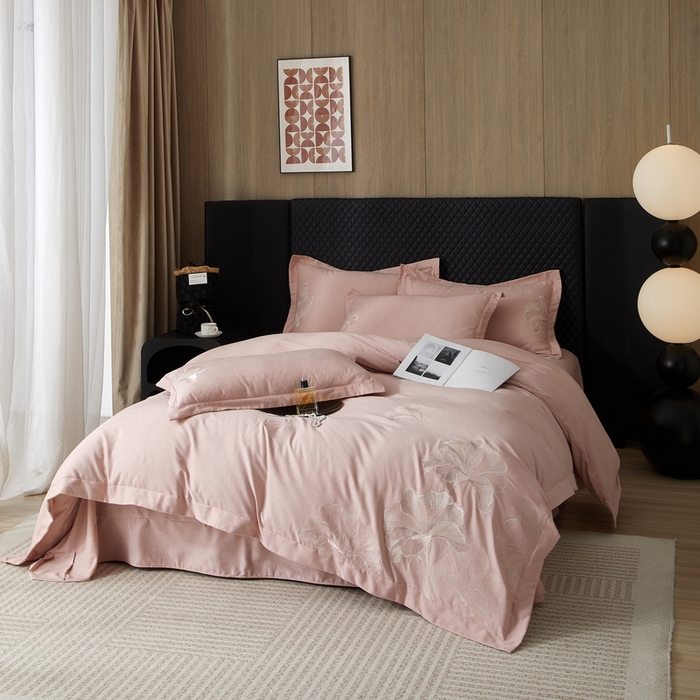 91家纺网 家纺一手货源 找家纺 雲归梦 2025新款全棉加厚磨毛绣花宽边工艺四件套-璀璨人生 璀璨人生-浅粉