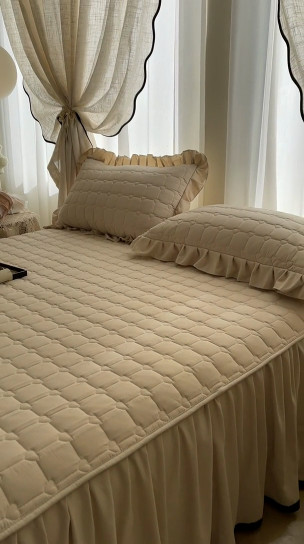 91家纺网 家纺一手货源 找家纺 笠裙家纺 2025新款防水款A类原棉水洗棉夹大豆棉加厚床裙-爱格系列 爱格-浅咖