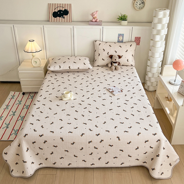 91家纺网 家纺一手货源 找家纺 沐纯家居  2025新款40支双面纯棉印花床盖三件套 条纹狗