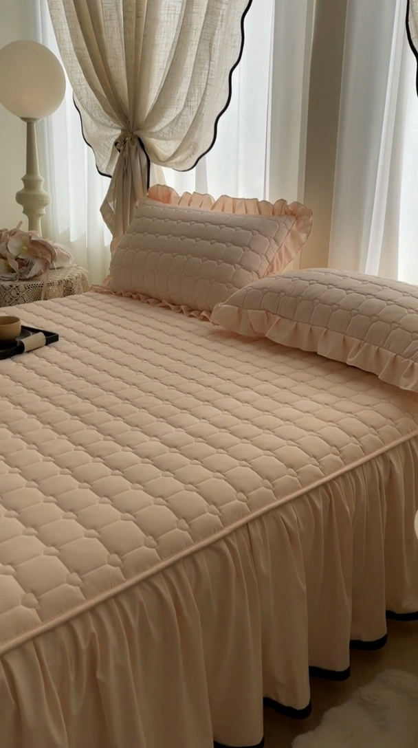 91家纺网 家纺一手货源 找家纺 笠裙家纺 2025新款防水款A类原棉水洗棉夹大豆棉加厚床裙-爱格系列 爱格-玫瑰粉