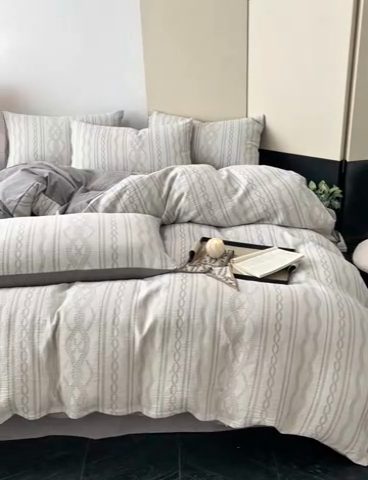 91家纺网 家纺一手货源 找家纺 ab家纺 2025新款全棉三层纱小提花四件套 暖阳-灰