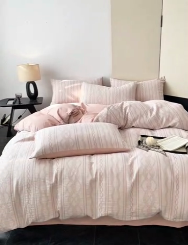 91家纺网 家纺一手货源 找家纺 ab家纺 2025新款全棉三层纱小提花四件套 暖阳-粉