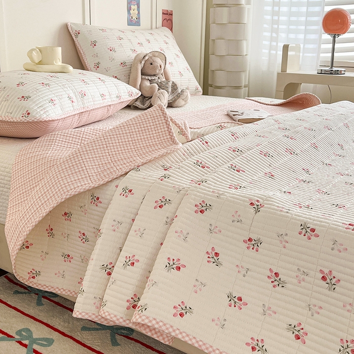 91家纺网 家纺一手货源 找家纺 沐纯家居  2025新款40支双面纯棉印花床盖三件套 粉色恋人