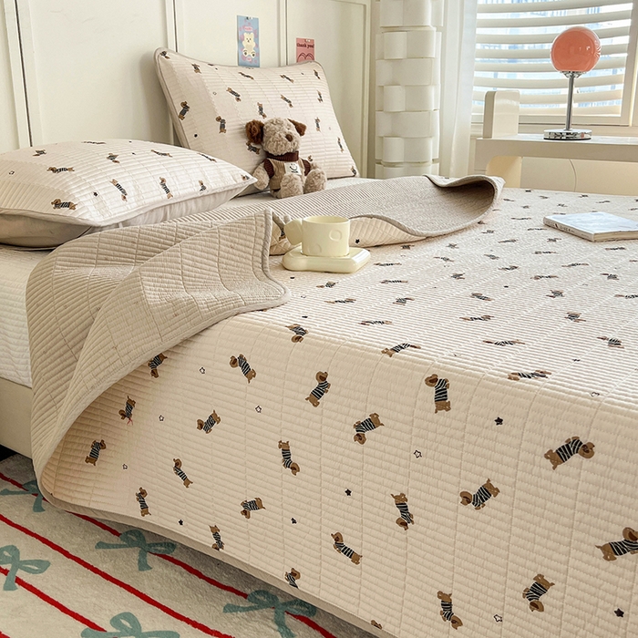 91家纺网 家纺一手货源 找家纺 沐纯家居  2025新款40支双面纯棉印花床盖三件套 条纹狗