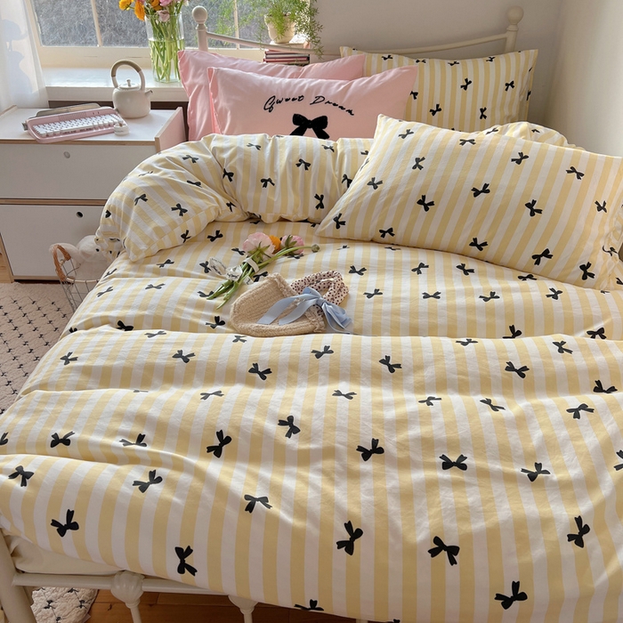 91家纺网 家纺一手货源 找家纺 桃心家居 2025新款A类亲肤舒适软糯云柔水洗棉毛巾绣奶油可爱蝴蝶结水洗棉系列四件套 云柔水洗棉-奶油蝴蝶结黄黑