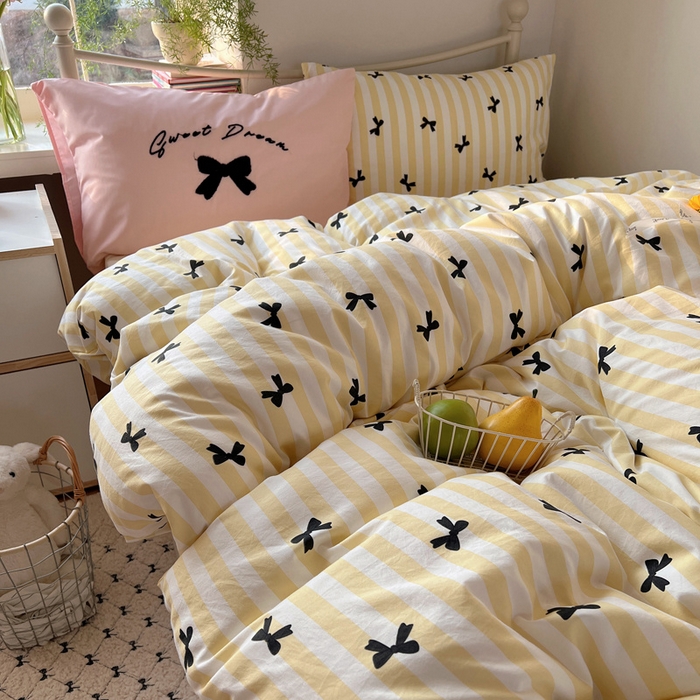 91家纺网 家纺一手货源 找家纺 桃心家居 2025新款A类亲肤舒适软糯云柔水洗棉毛巾绣奶油可爱蝴蝶结水洗棉系列四件套 云柔水洗棉-奶油蝴蝶结黄黑