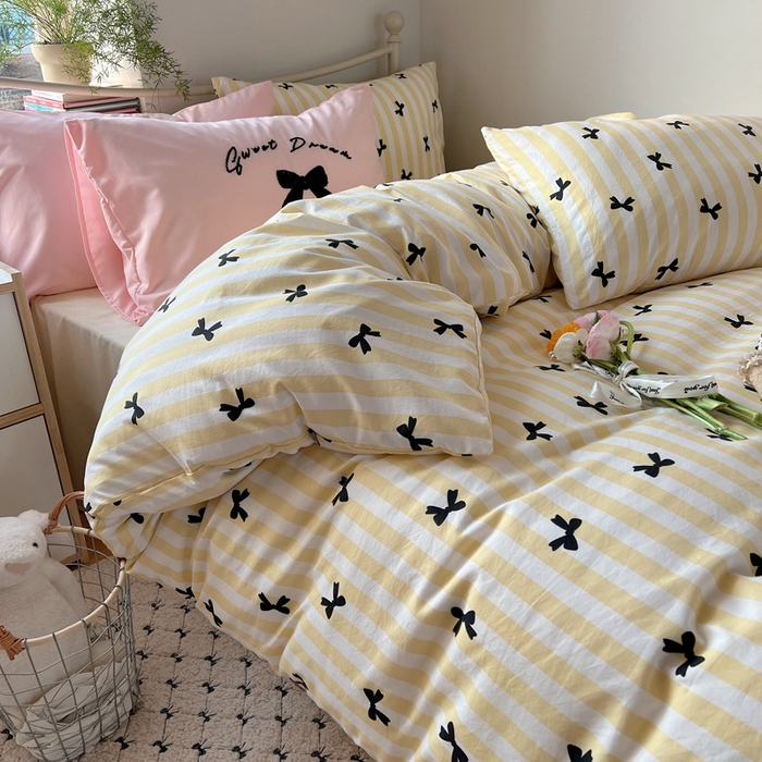 91家纺网 家纺一手货源 找家纺 桃心家居 2025新款A类亲肤舒适软糯云柔水洗棉毛巾绣奶油可爱蝴蝶结水洗棉系列四件套 云柔水洗棉-奶油蝴蝶结黄黑