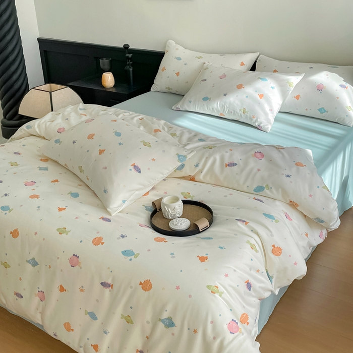 91家纺网 家纺一手货源 找家纺 仟网汇 2025新款小清新有氧针织棉双层纱系列四件套 小鱼多多