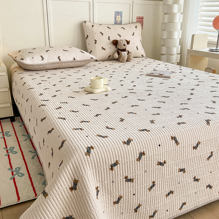 91家纺网 家纺一手货源 找家纺 沐纯家居  2025新款40支双面纯棉印花床盖三件套 条纹狗