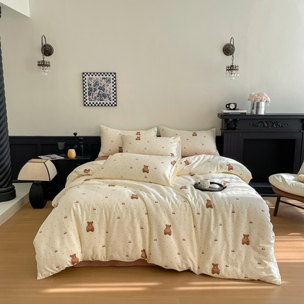 91家纺网 家纺一手货源 找家纺 仟网汇 2025新款小清新有氧针织棉双层纱系列四件套 小熊日记