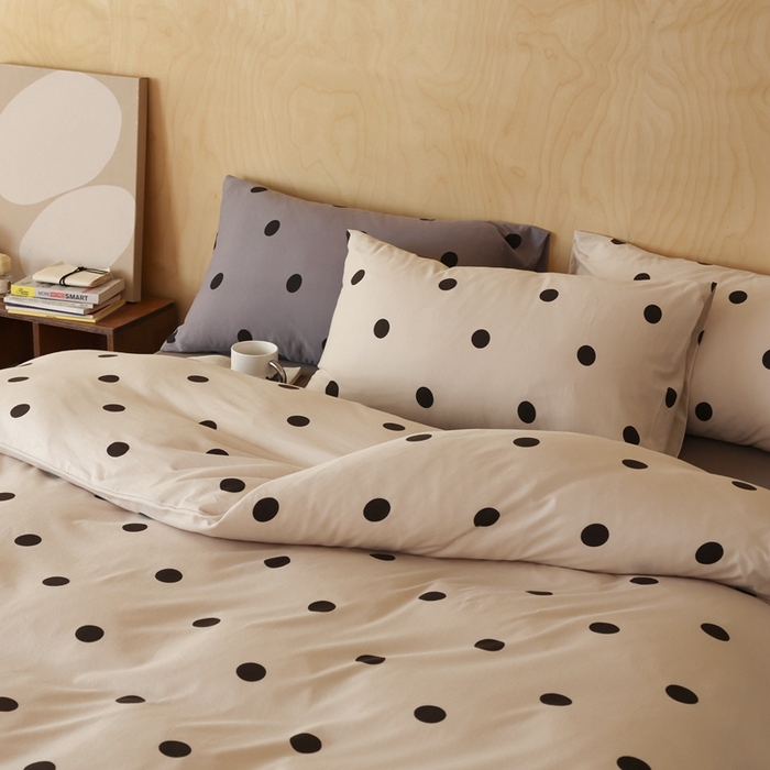 91家纺网 家纺一手货源 找家纺 梦可莱家居 2025新款全棉针织四件套【加大系列】 波点浅咖