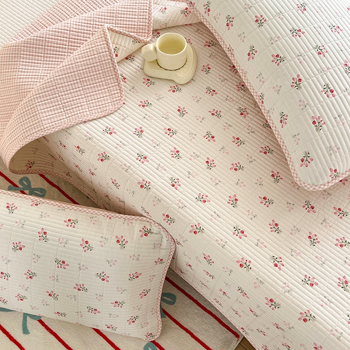 91家纺网 家纺一手货源 找家纺 沐纯家居  2025新款40支双面纯棉印花床盖三件套 粉色恋人