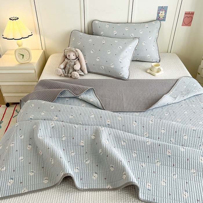 91家纺网 家纺一手货源 找家纺 沐纯家居  2025新款40支双面纯棉印花床盖三件套 皮皮狗