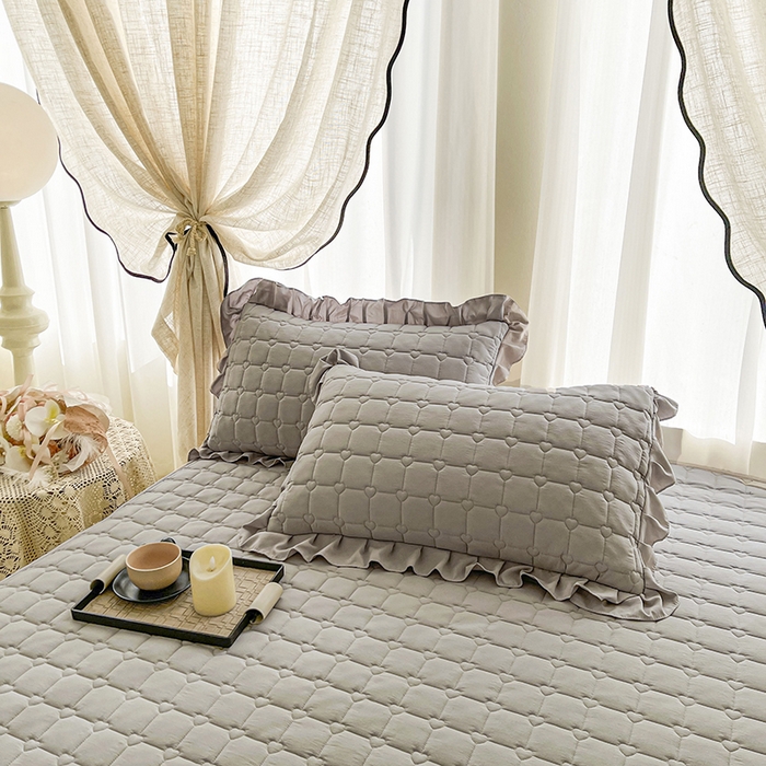 91家纺网 家纺一手货源 找家纺 笠裙家纺 2025新款防水款A类原棉水洗棉夹大豆棉加厚床裙-爱格系列 爱格-浅灰