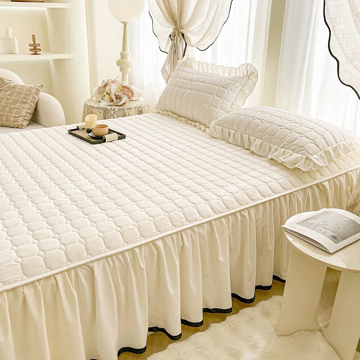 91家纺网 家纺一手货源 找家纺 笠裙家纺 2025新款防水款A类原棉水洗棉夹大豆棉加厚床裙-爱格系列 爱格-米白