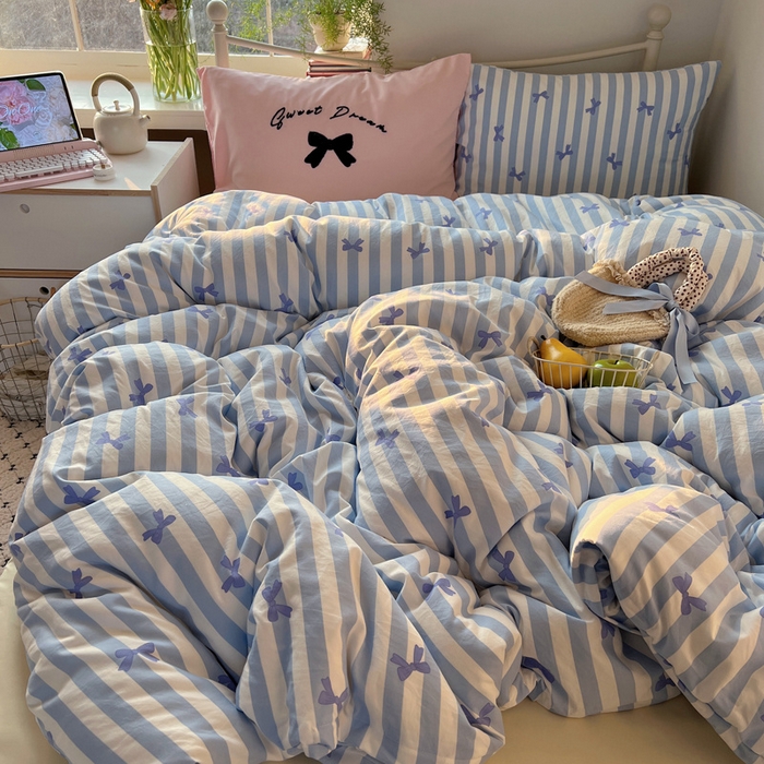 91家纺网 家纺一手货源 找家纺 桃心家居 2025新款A类亲肤舒适软糯云柔水洗棉毛巾绣奶油可爱蝴蝶结水洗棉系列四件套 云柔水洗棉-奶油蝴蝶结蓝蓝