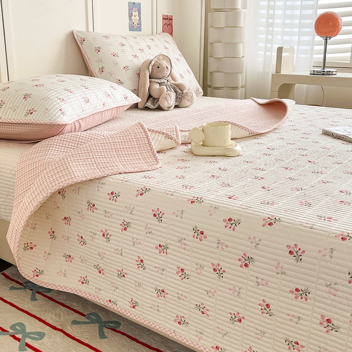 91家纺网 家纺一手货源 找家纺 沐纯家居  2025新款40支双面纯棉印花床盖三件套 粉色恋人