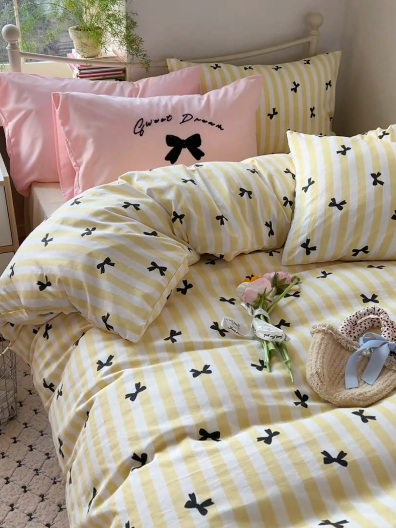 91家纺网 家纺一手货源 找家纺 桃心家居 2025新款A类亲肤舒适软糯云柔水洗棉毛巾绣奶油可爱蝴蝶结水洗棉系列四件套 云柔水洗棉-奶油蝴蝶结黄黑