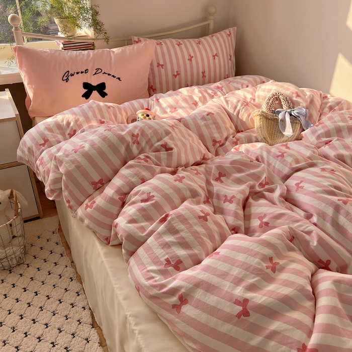 91家纺网 家纺一手货源 找家纺 桃心家居 2025新款A类亲肤舒适软糯云柔水洗棉毛巾绣奶油可爱蝴蝶结水洗棉系列四件套 云柔水洗棉-奶油蝴蝶结粉粉