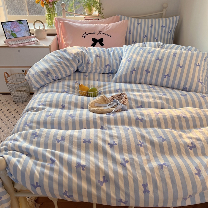 91家纺网 家纺一手货源 找家纺 桃心家居 2025新款A类亲肤舒适软糯云柔水洗棉毛巾绣奶油可爱蝴蝶结水洗棉系列四件套 云柔水洗棉-奶油蝴蝶结蓝蓝